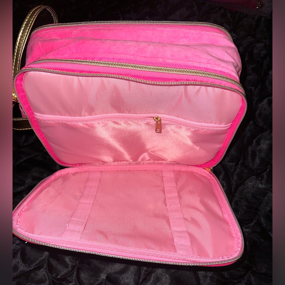 Juicy Couture pink heritage makeup/toiletry travel bag - Picture 2 of 5
